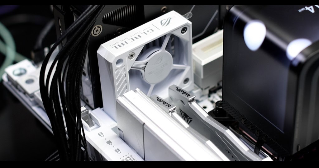 ASUS ROG CROSSHAIR X870E GLACIAL NVMe