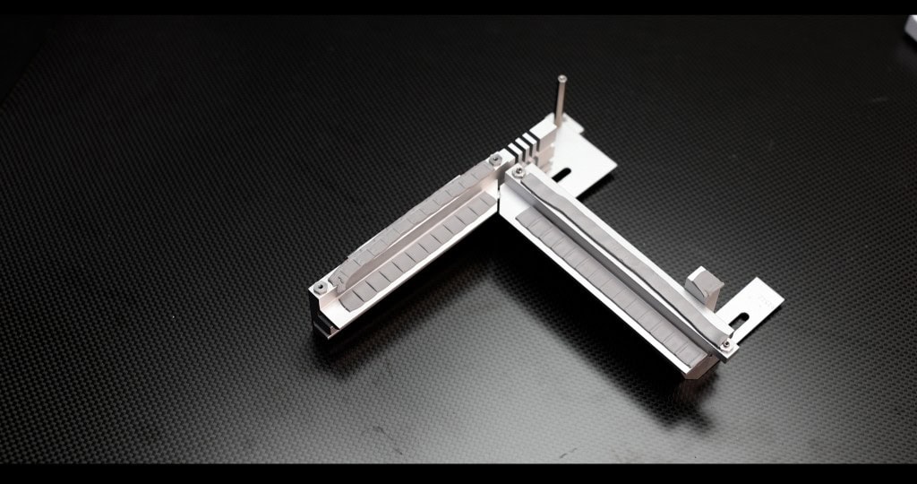 ASUS ROG CROSSHAIR X870E GLACIAL Double Contact Design