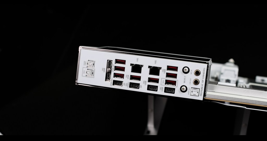 ASUS ROG CROSSHAIR X870E GLACIAL BACK IO