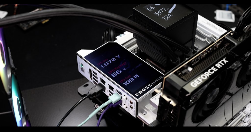 ROG CROG CROSSHAIR X870E GLACIAL OLED ScreenROSSHAIR X870E GLACIAL OLED Screen