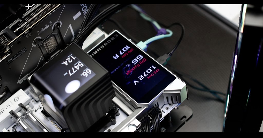 ROG CROSSHAIR X870E GLACIAL OLED Screen