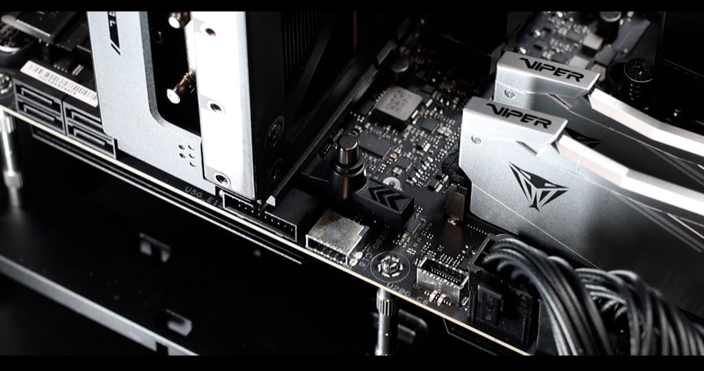ASUS ROG CROSSHAIR X870E DARK HERO DUAL GPU LOCK